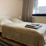 Charming Private In A Great Location 아파트 *