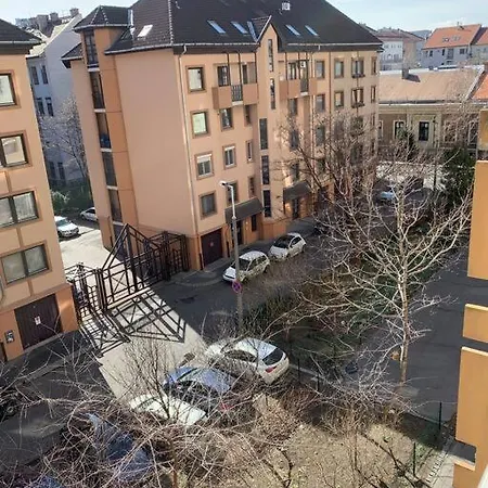 Charming Private In A Great Location Apartment *