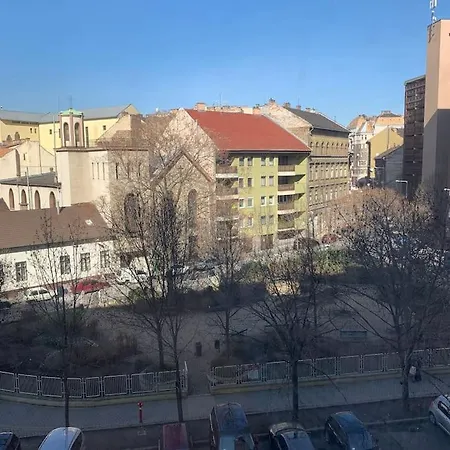 Charming Private In A Great Location Apartment Budapest
