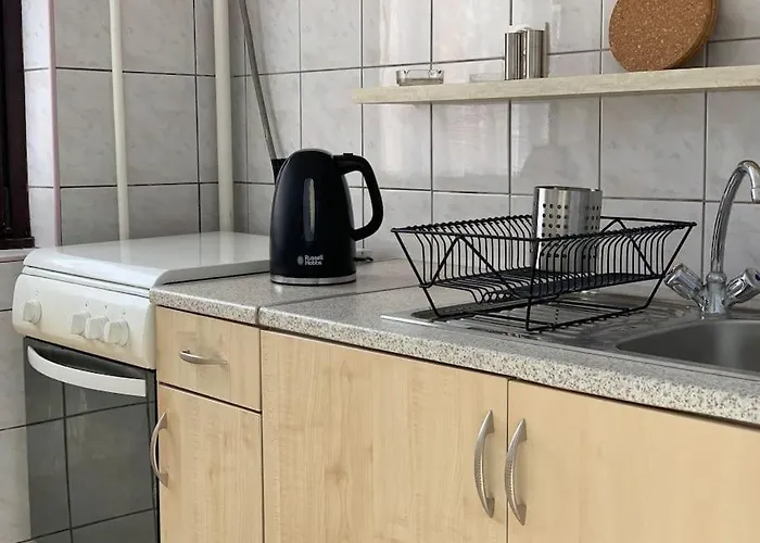 Charming Private In A Great Location Apartment *